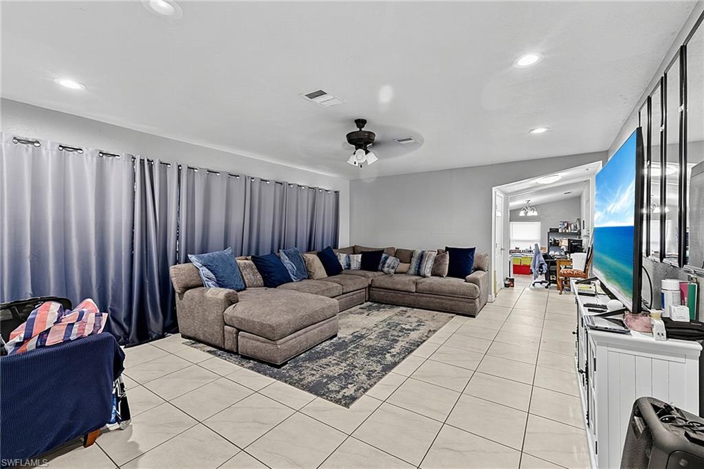 4028 Manning AVE