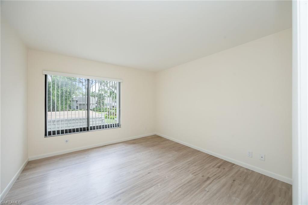 425 Wildwood LN photo 12