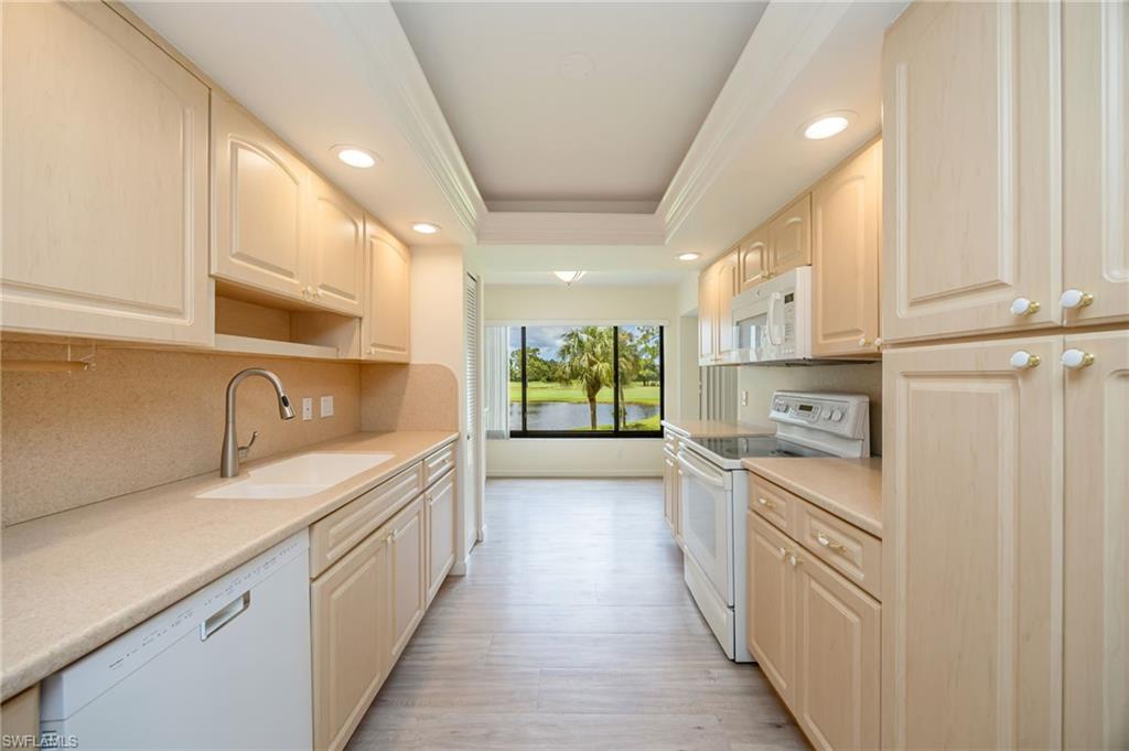 425 Wildwood LN photo 7