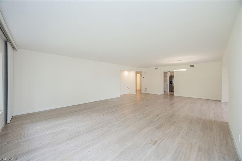 425 Wildwood LN photo 10