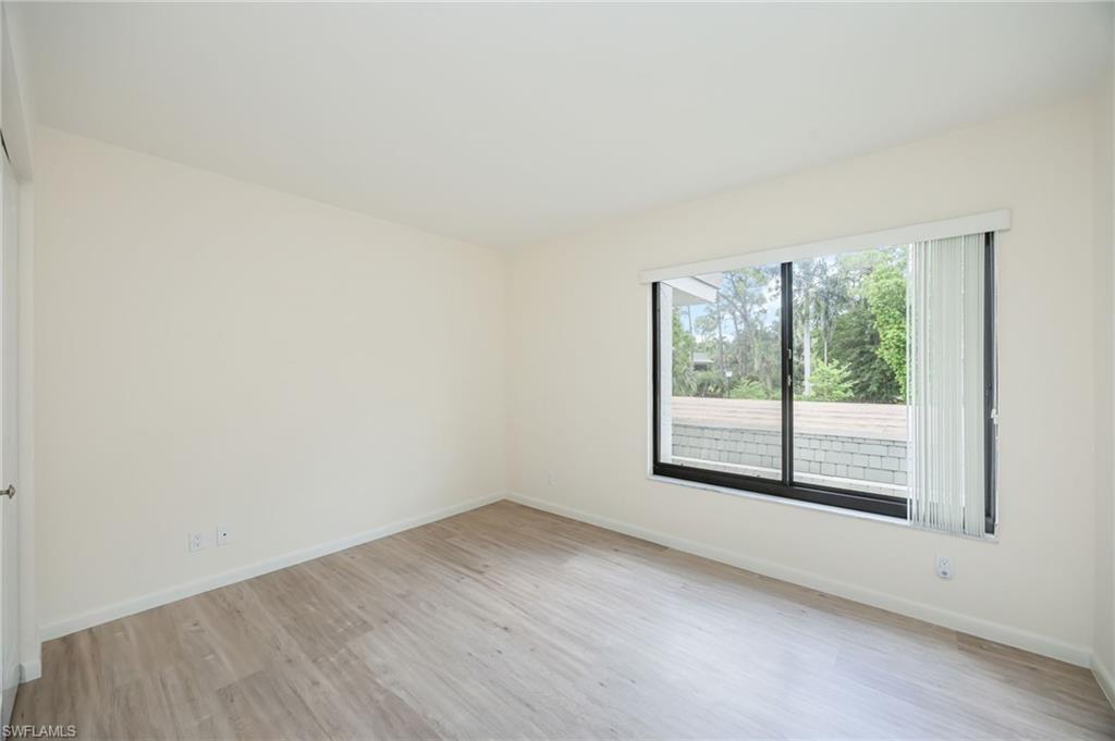 425 Wildwood LN photo 18