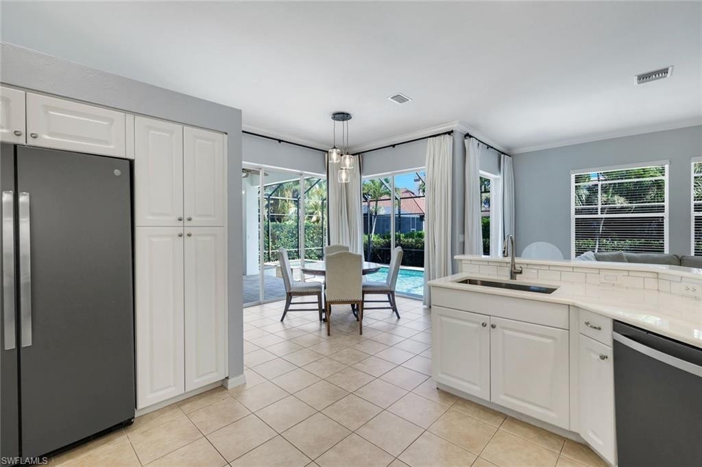 8748 Lake CIR photo 13