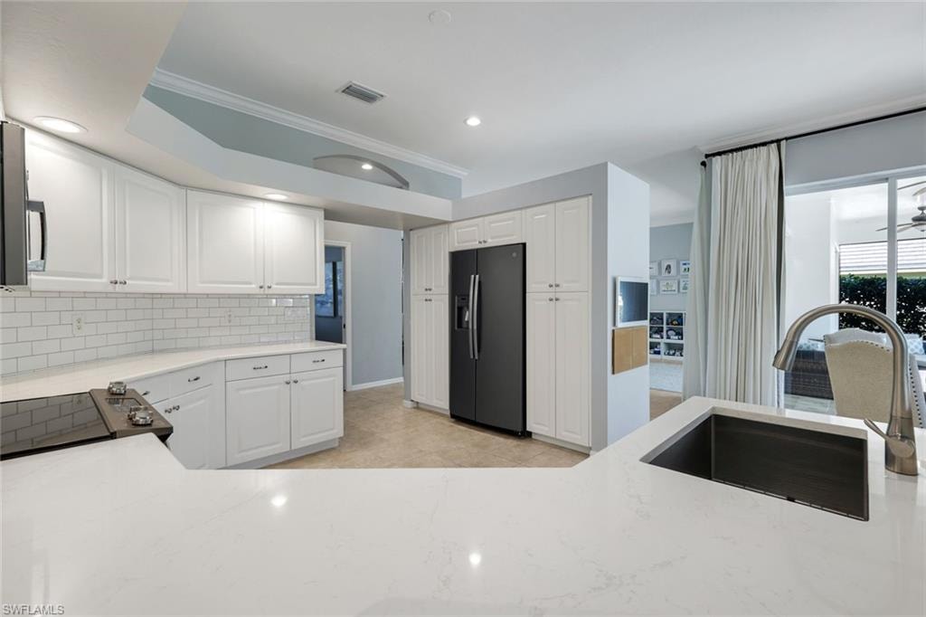 8748 Lake CIR photo 12