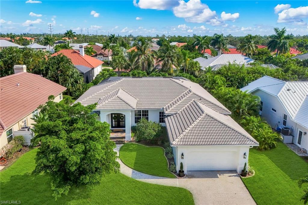8748 Lake CIR