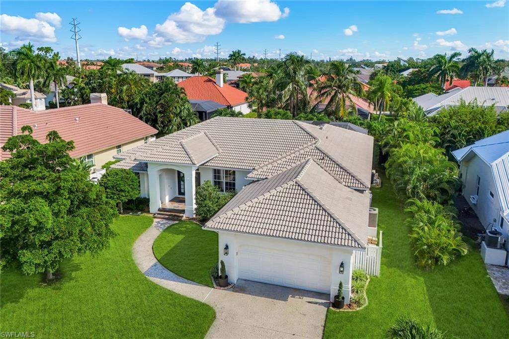 8748 Lake CIR