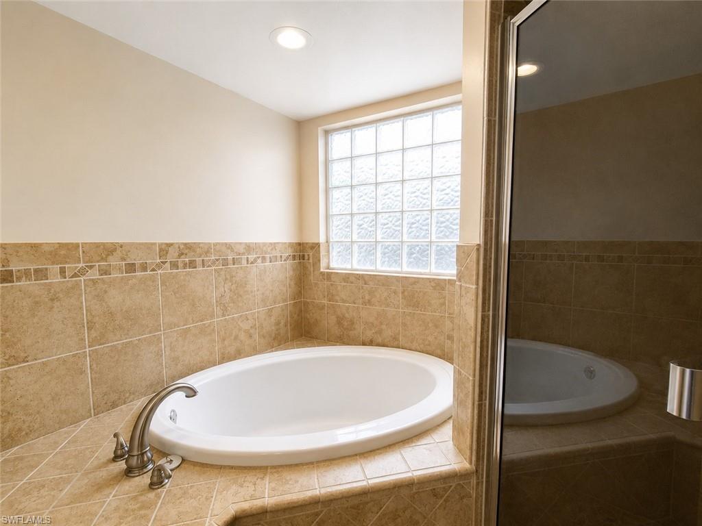 306 SE 8th PL photo 11