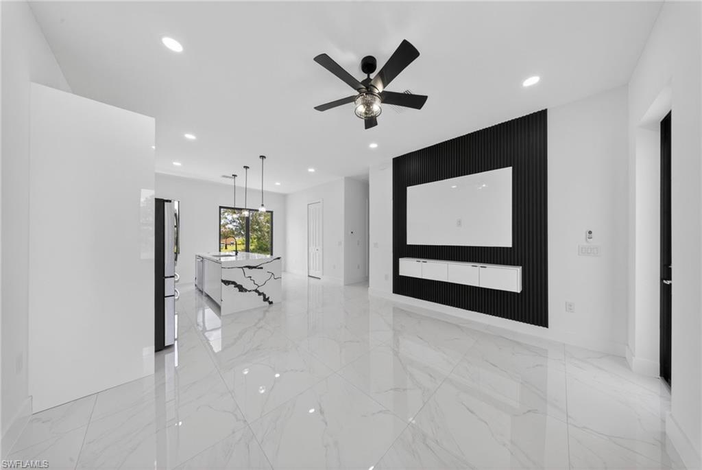 1213 Dodwin ST E photo 6