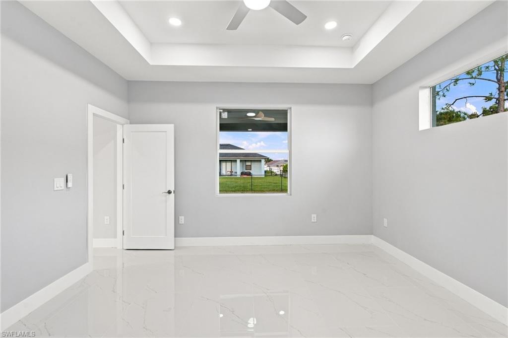 352 Radford AVE photo 17