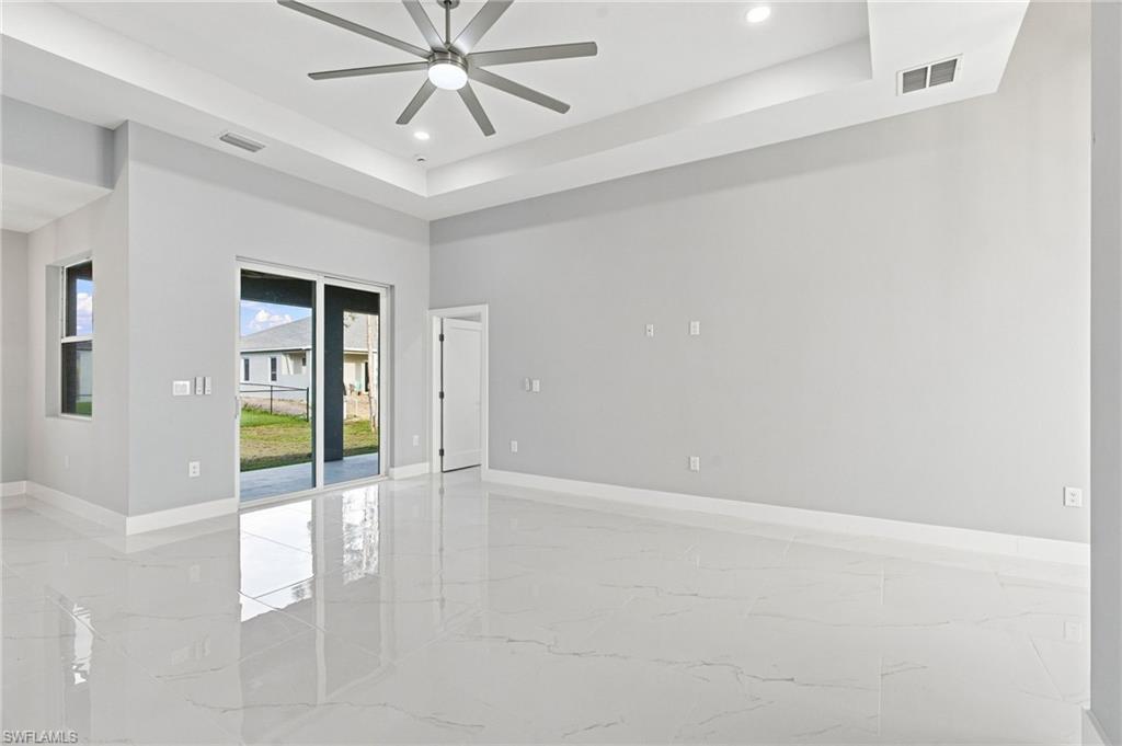 352 Radford AVE photo 10