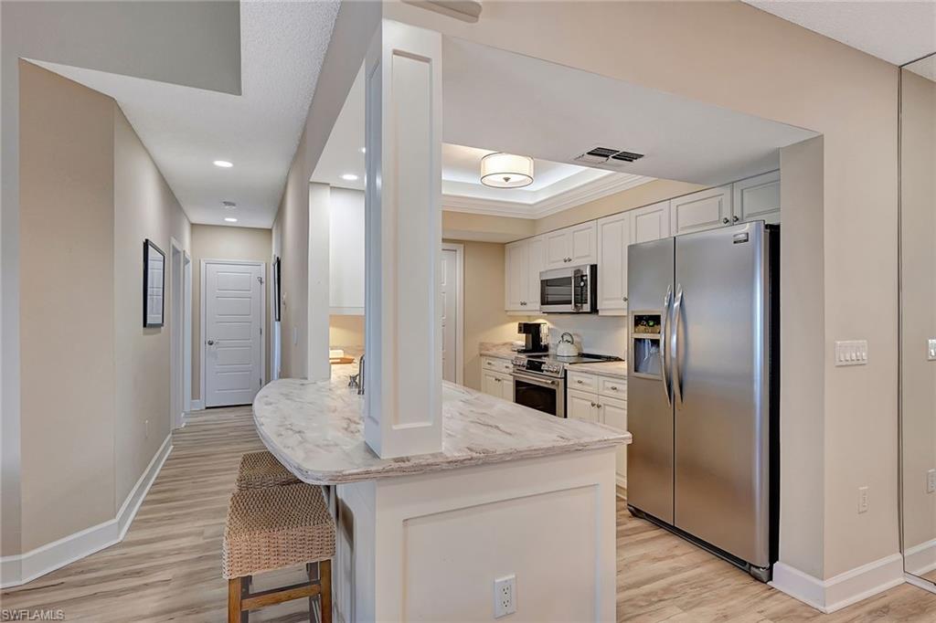 Open Kitchen with Breakfast Bar