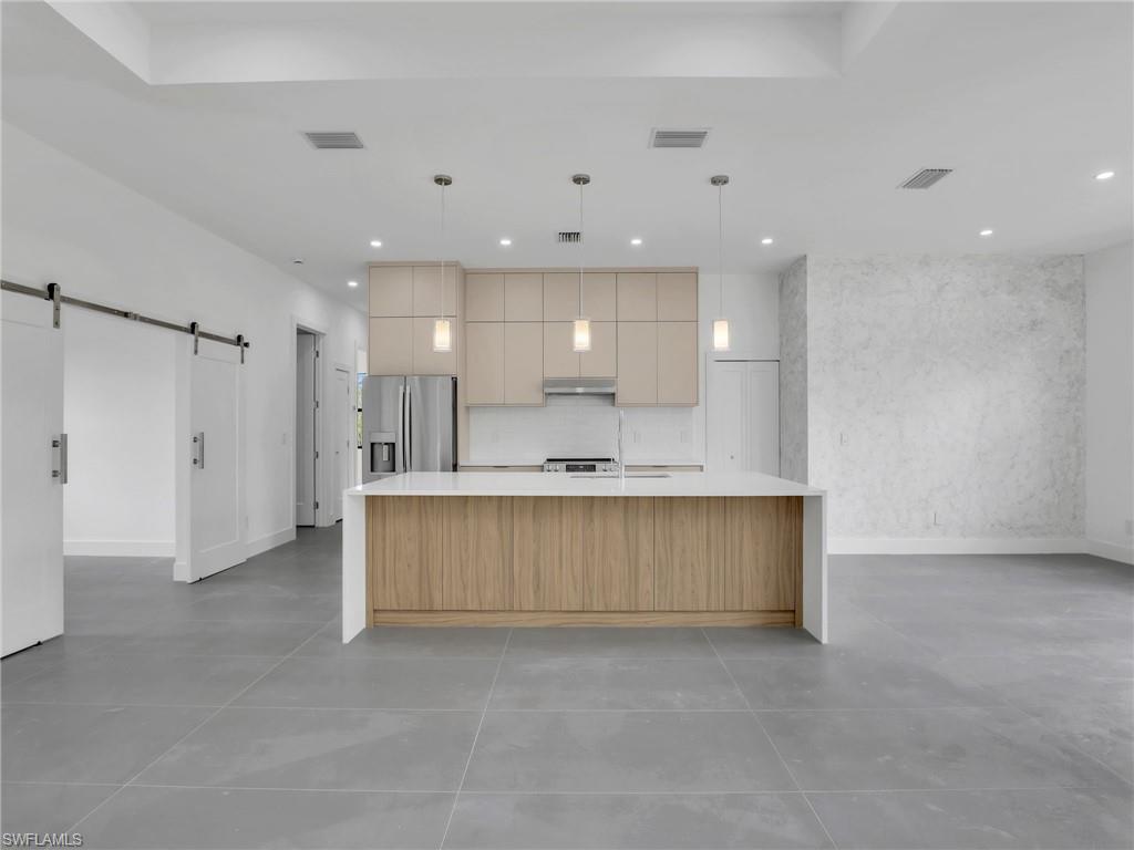 11225 Carnegie AVE photo 9