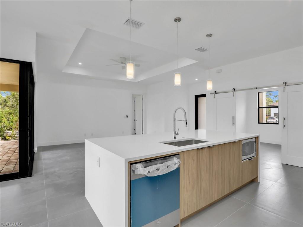 11042 Carnegie AVE photo 12
