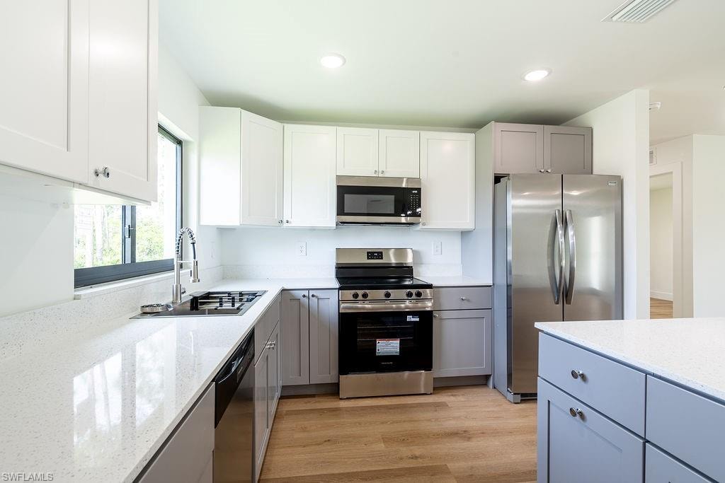 1160 Edelweiss ST E photo 16
