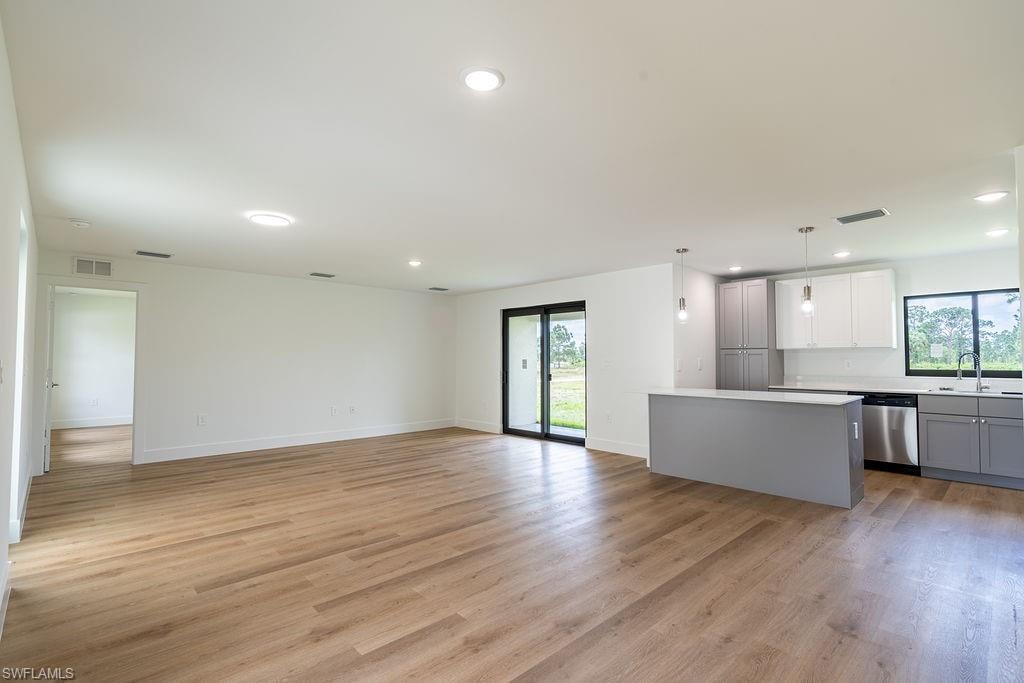 1160 Edelweiss ST E photo 10