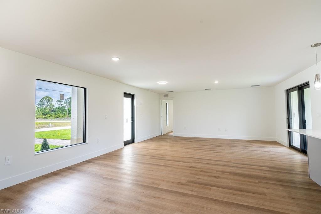 1160 Edelweiss ST E photo 11