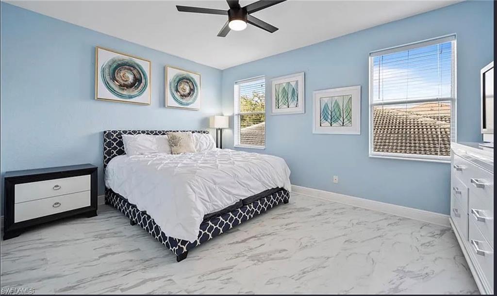 Ceiling fan with integrated lighting