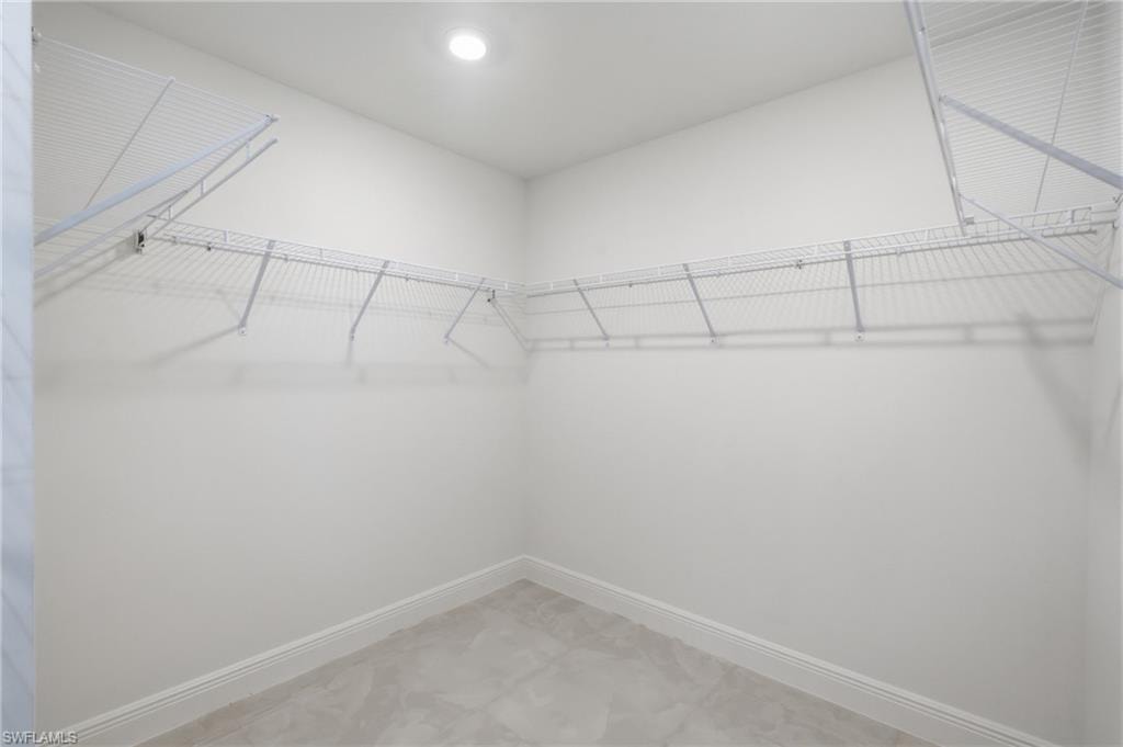 645 Whitmore LOOP photo 18