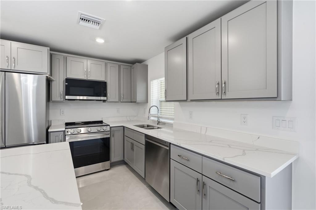 647 Whitmore LOOP photo 9