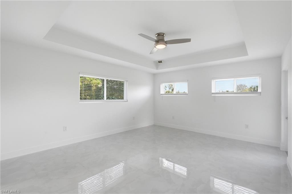 647 Whitmore LOOP photo 14