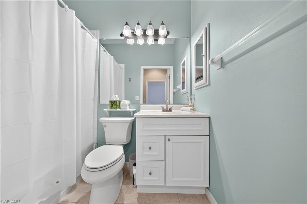 Guest Bathroom with combo tub/shower