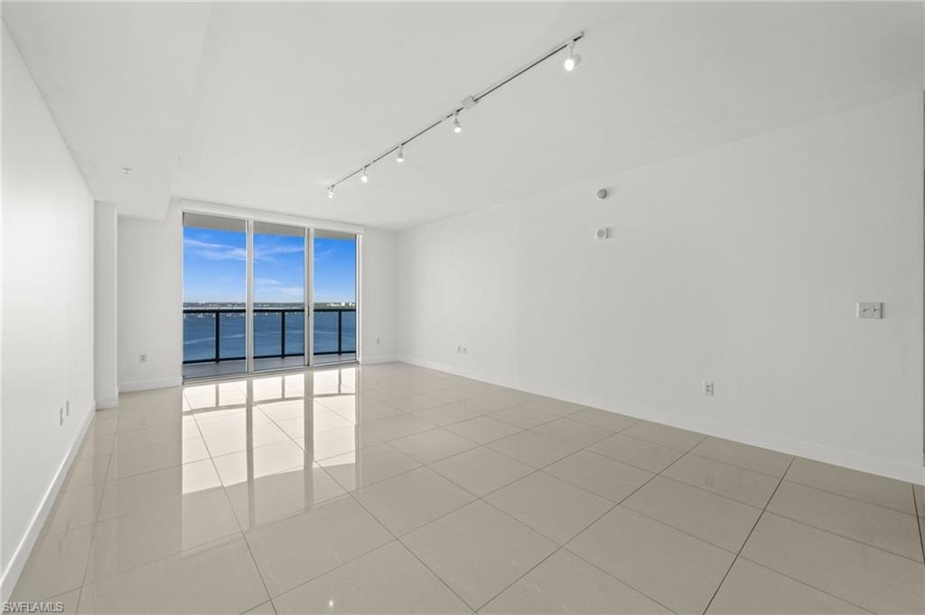 3000 Oasis Grand BLVD 1603 photo 12