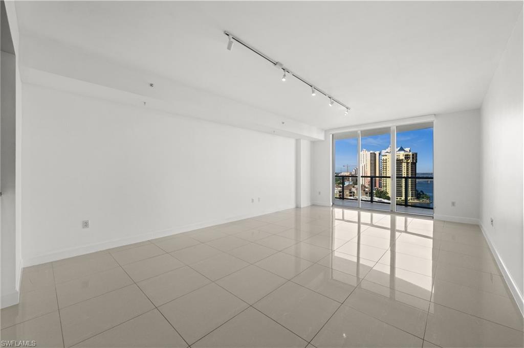 3000 Oasis Grand BLVD 1603 photo 9