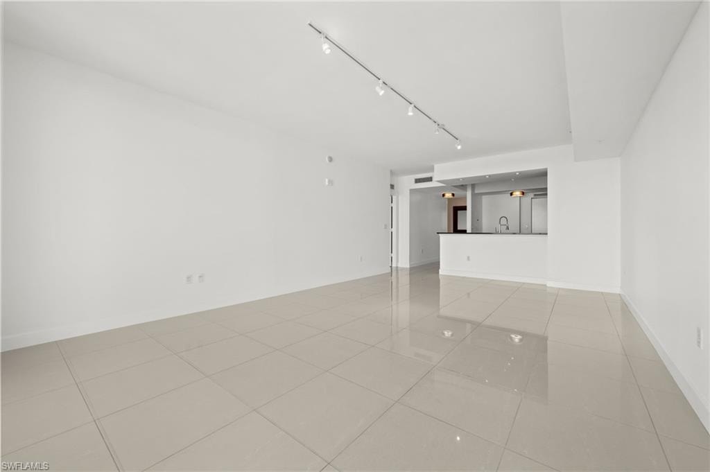 3000 Oasis Grand BLVD 1603 photo 14