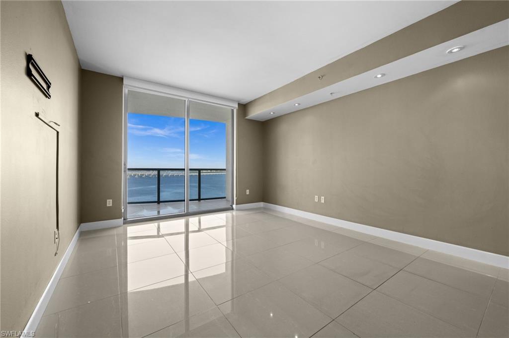 3000 Oasis Grand BLVD 1603 photo 11
