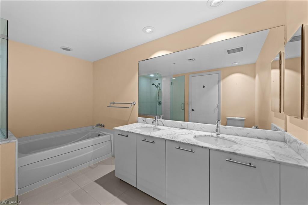 3000 Oasis Grand BLVD 1603 photo 19