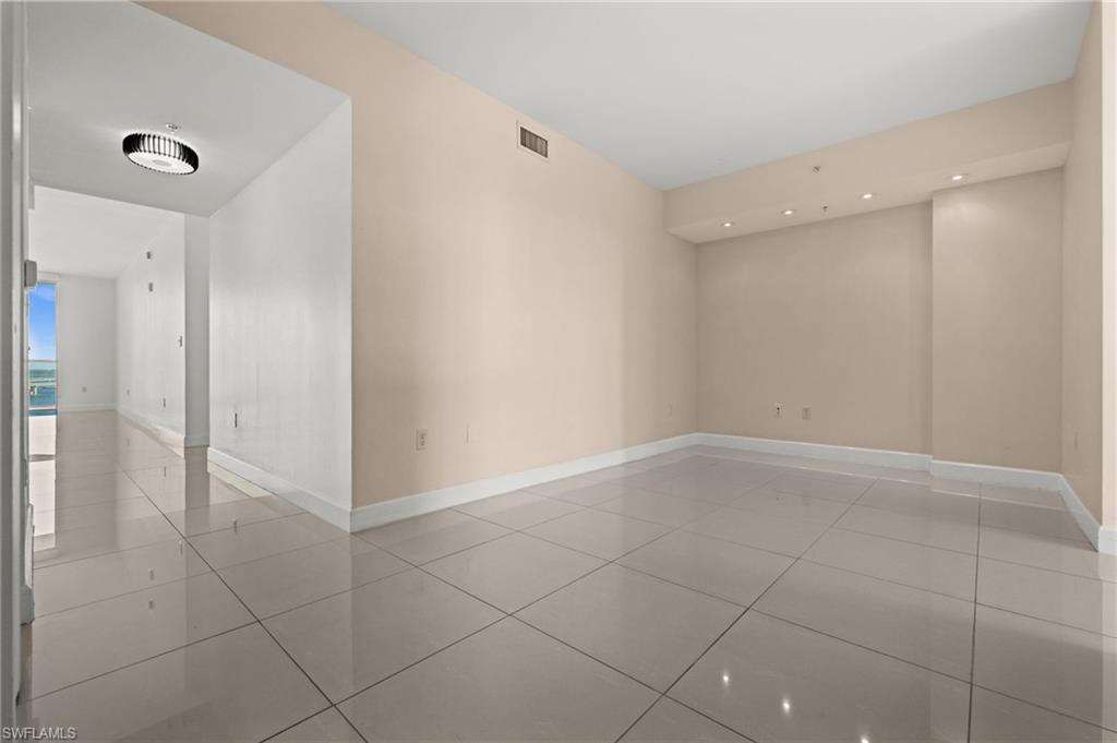 3000 Oasis Grand BLVD 1603 photo 8