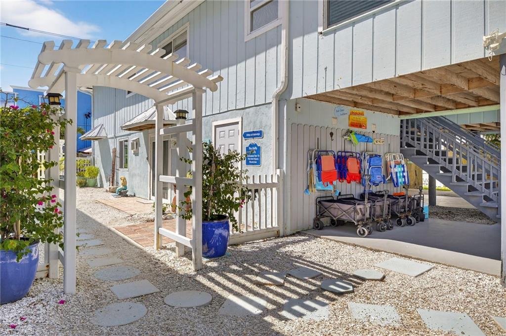 235 Mango ST 235,237