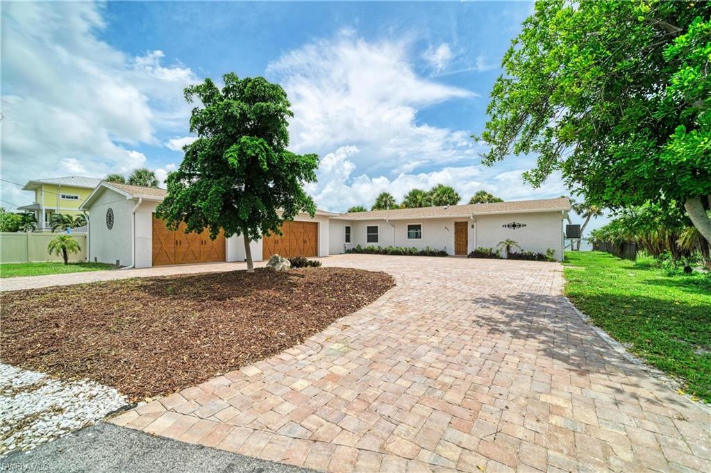 211 Bahia Vista DR