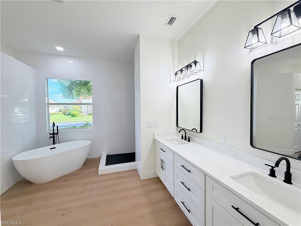11001 Sea Tropic LN photo 14
