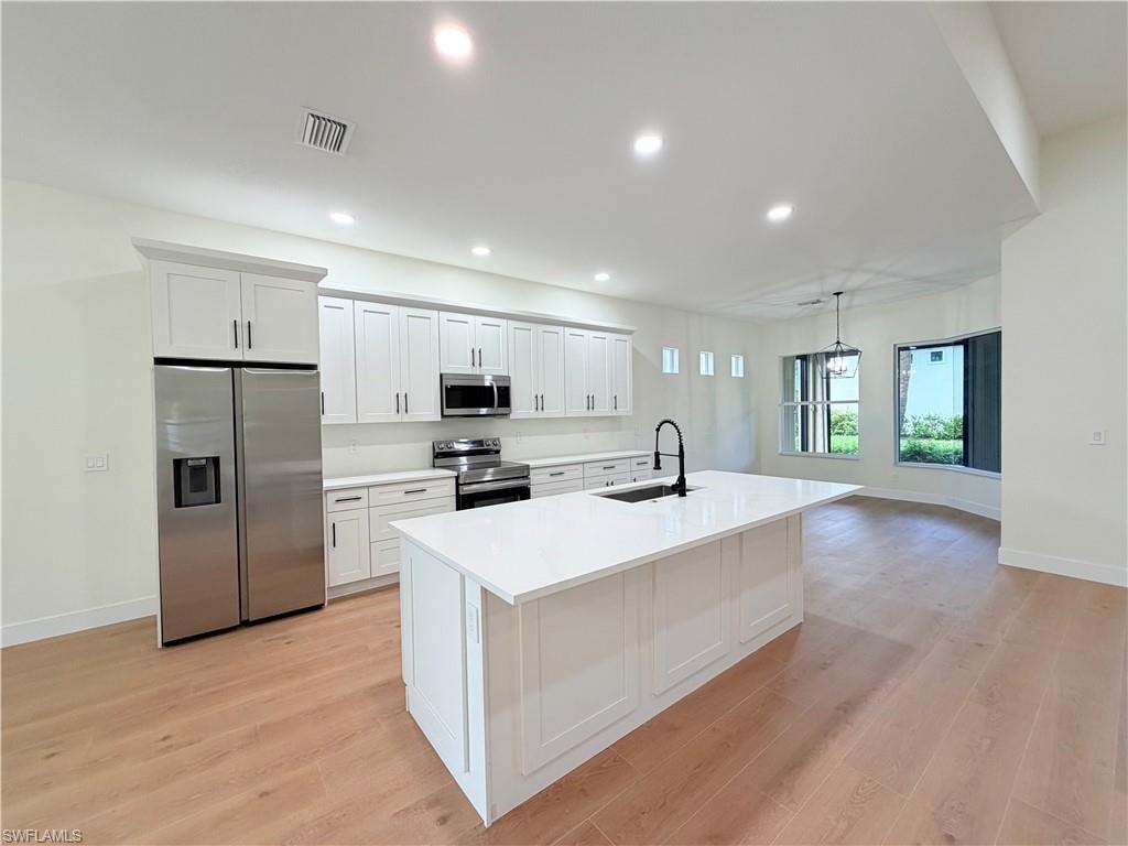 11001 Sea Tropic LN