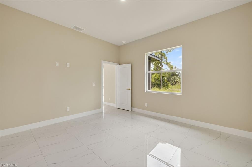 photo of similar home, diferent color combination and cabinetry