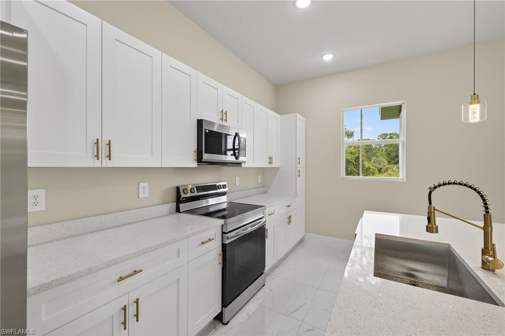 photo of similar home, diferent color combination and cabinetry
