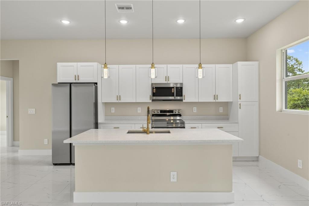 photo of similar home, diferent color combination and cabinetry