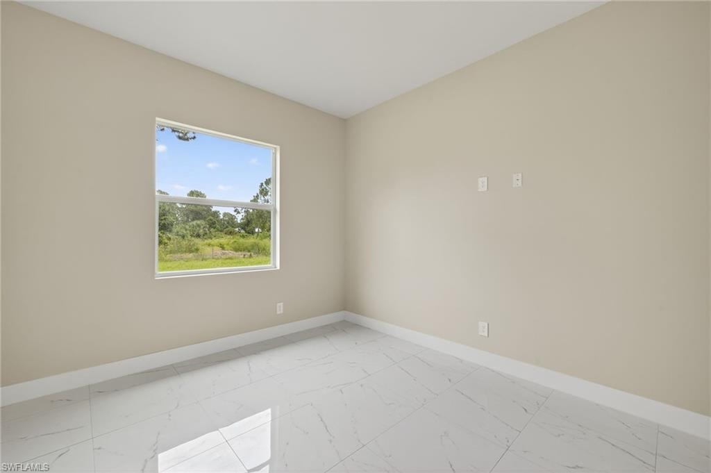 photo of similar home, diferent color combination and cabinetry