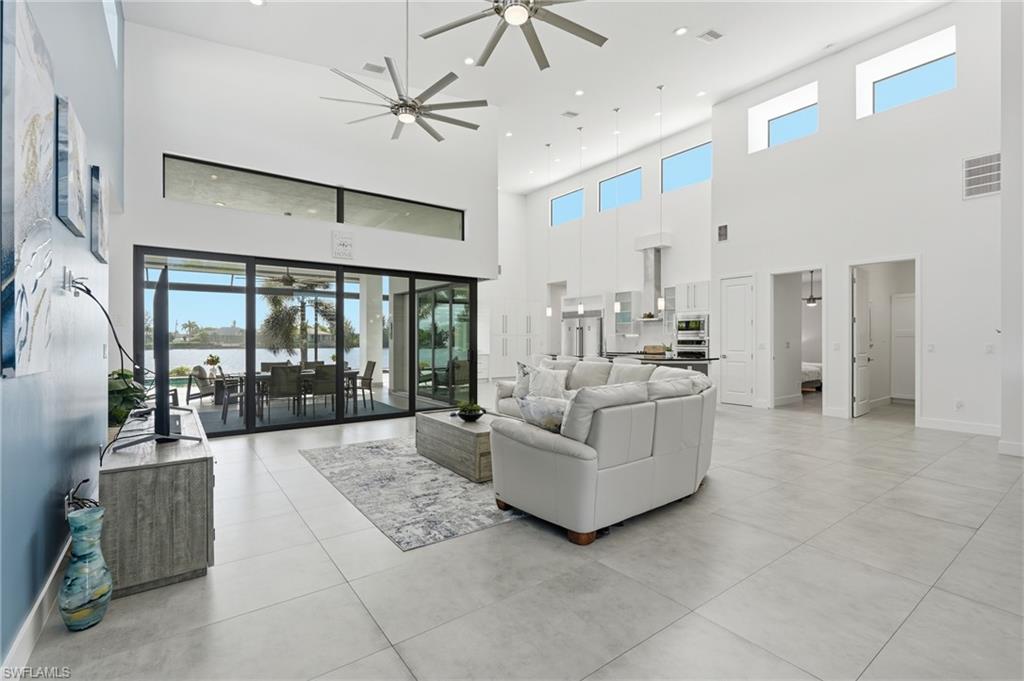 Living room - View from front door
