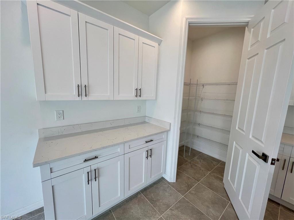 628 Falls LN photo 14