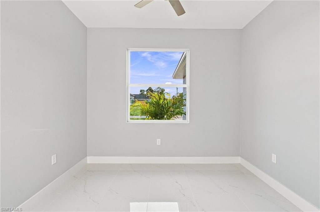350 Radford AVE photo 27