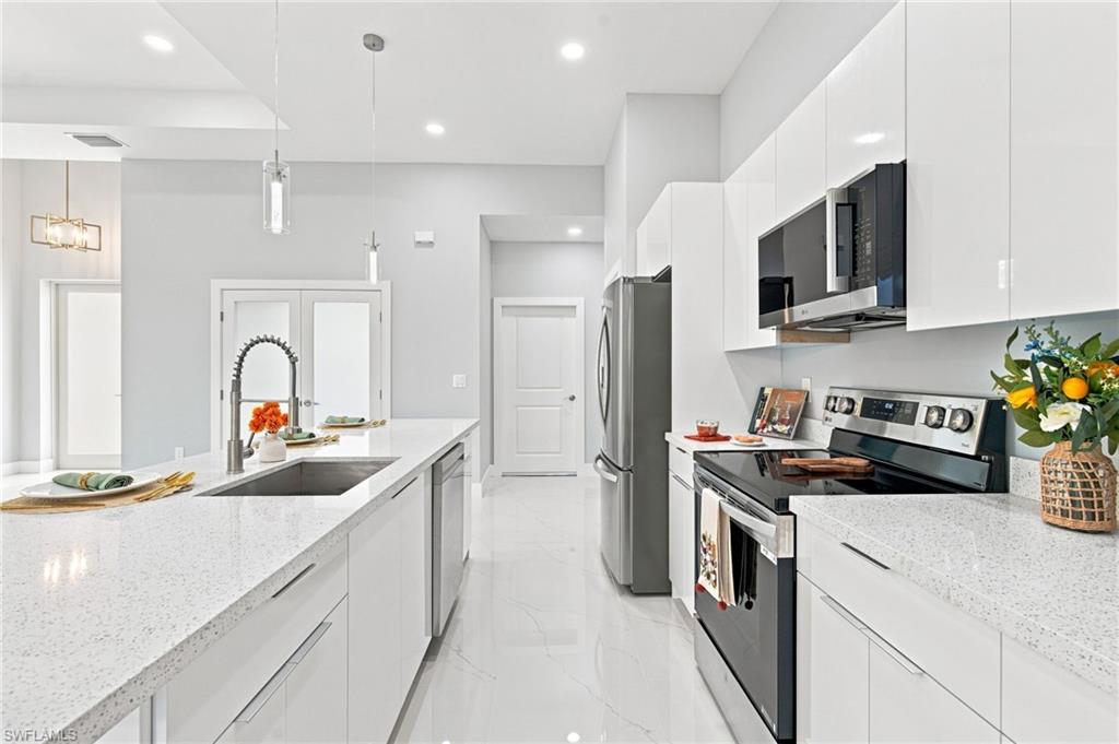 350 Radford AVE photo 13