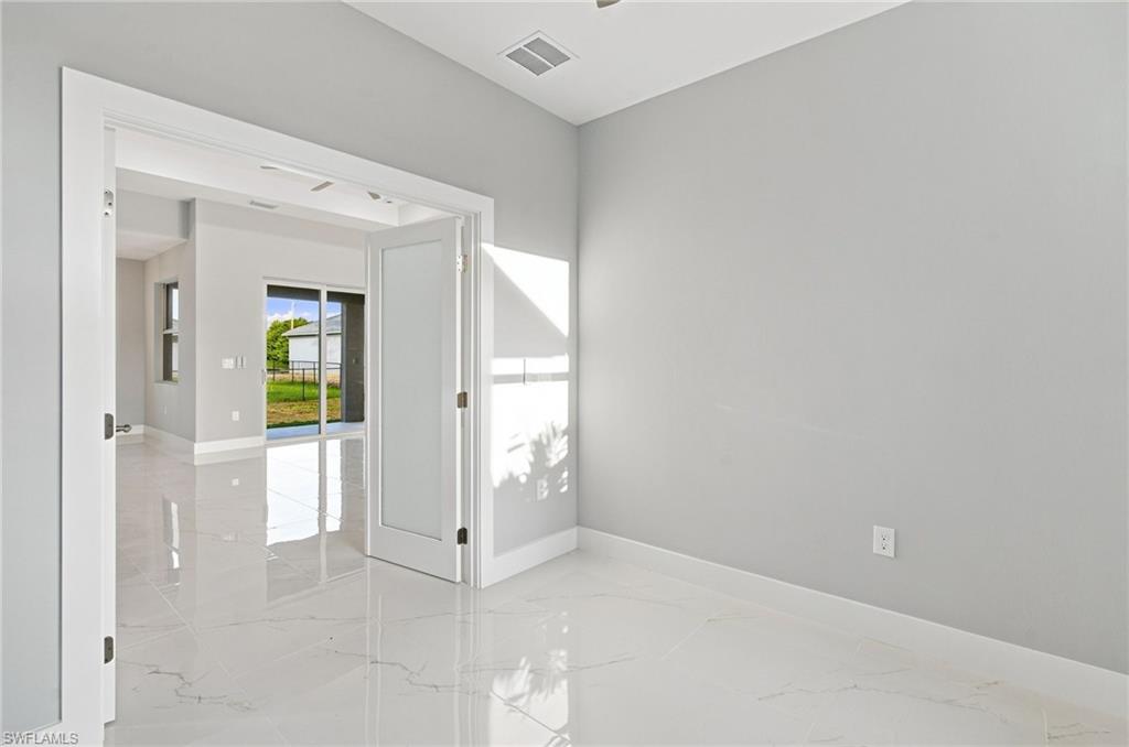 350 Radford AVE photo 26