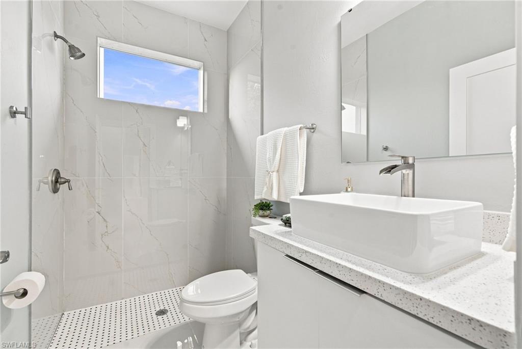 350 Radford AVE photo 22