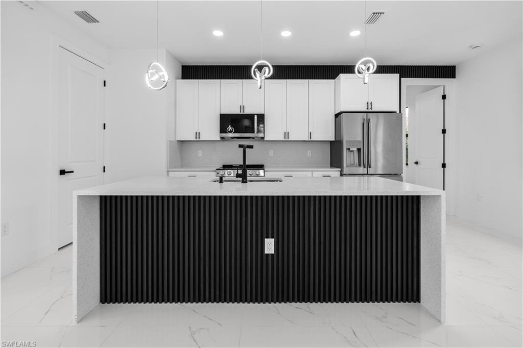 1113 Enrique ST E photo 8