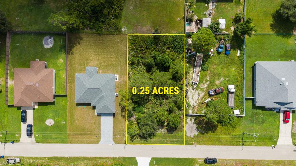 0.25 acre lot featuring natural vegetation