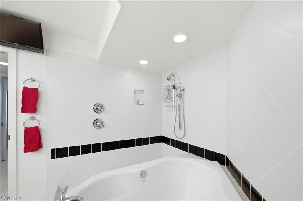 4551 Gulf Shore BLVD N 201 photo 18