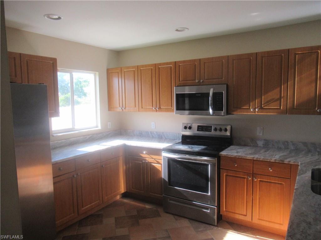 1622 NE 33rd TER