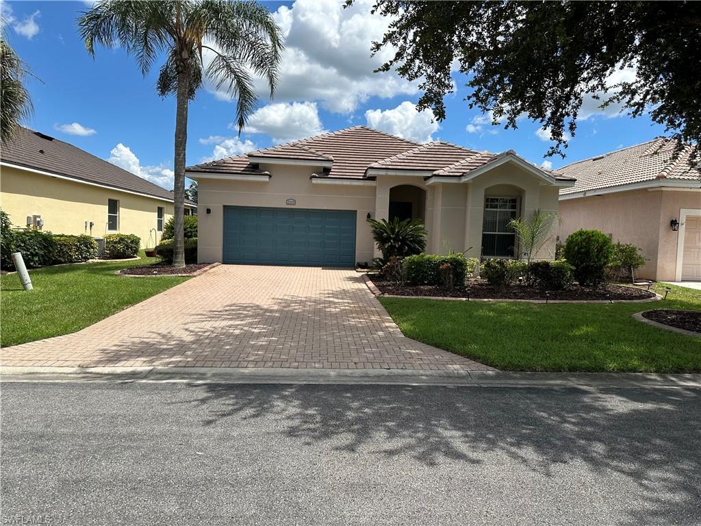 driveway has pavers. Meticulously cared for property