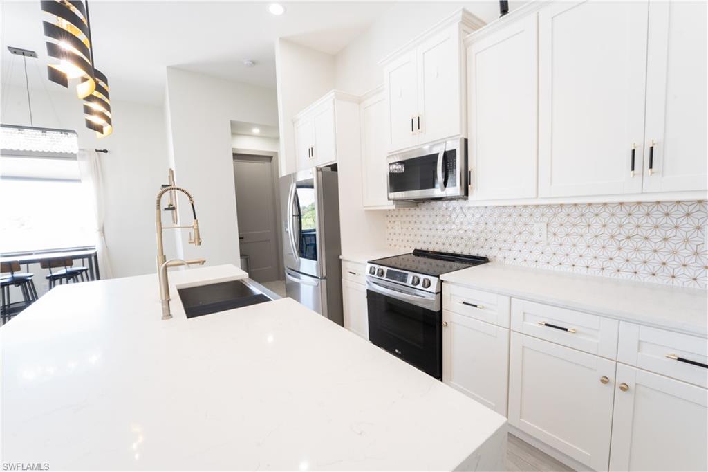 1005 NE 13th PL photo 13